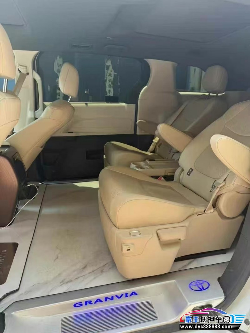 24年丰田格瑞维亚轿车抵押车出售