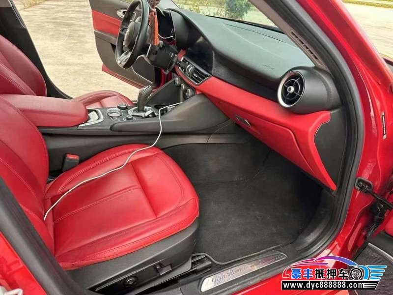 20年阿尔法·罗密欧Giulia轿车抵押车出售