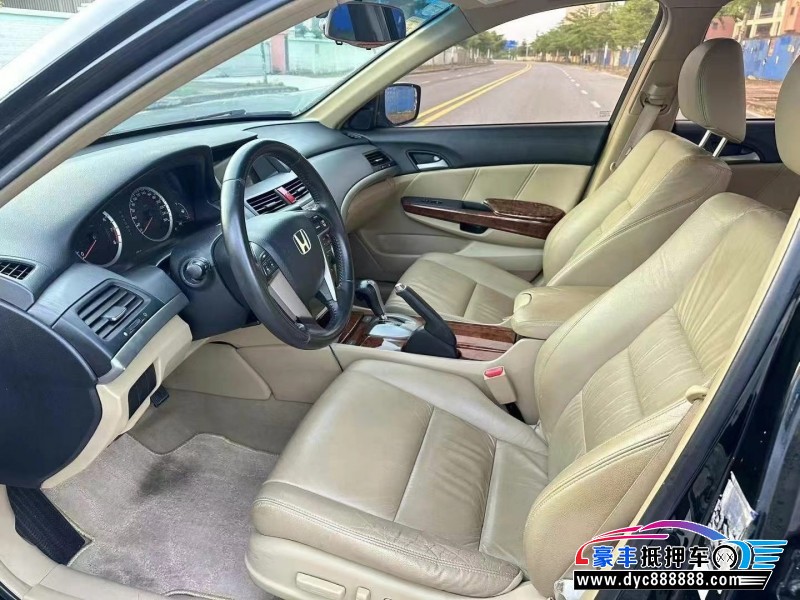 12年本田雅阁轿车抵押车出售