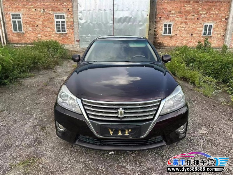 抵押车出售14年丰田皇冠轿车