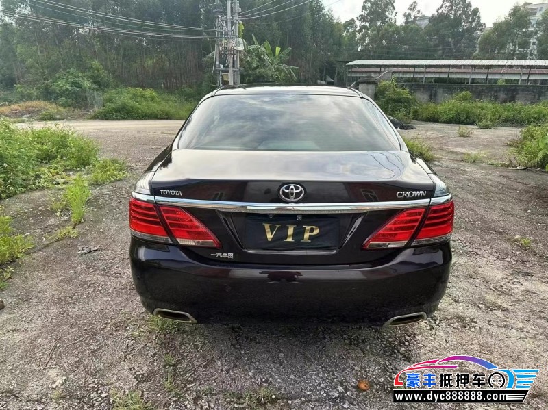 14年丰田皇冠轿车抵押车出售