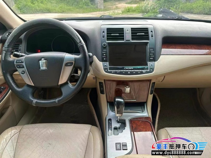 14年丰田皇冠轿车抵押车出售