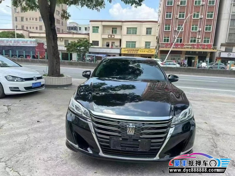 抵押车出售18年丰田皇冠轿车