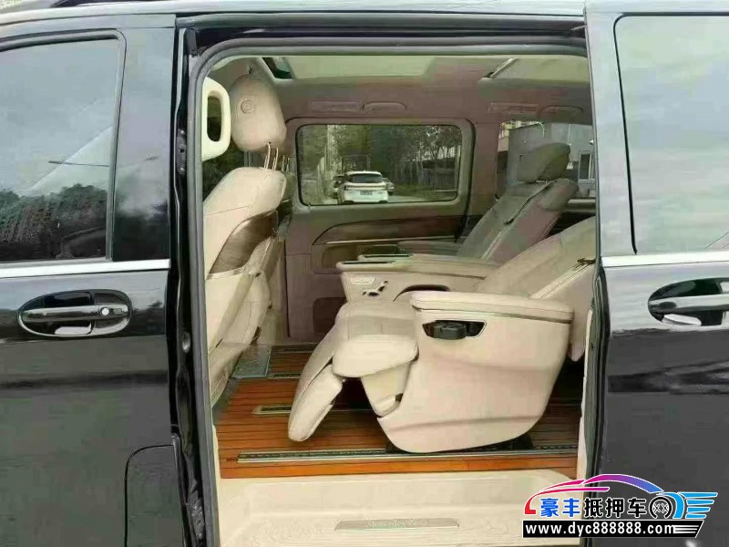 21年奔驰V轿车抵押车出售