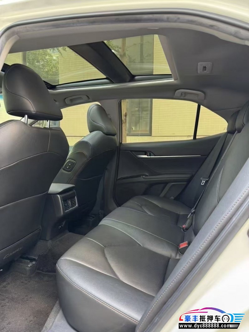 22年丰田凯美瑞轿车抵押车出售