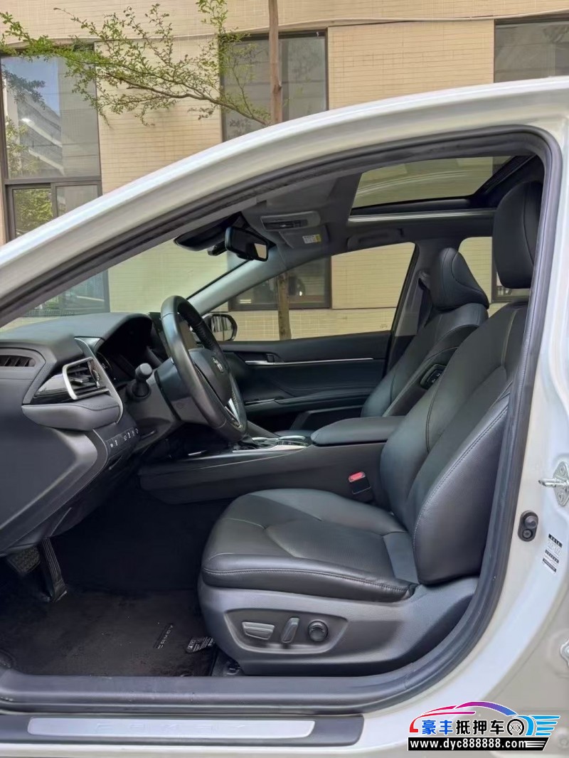 22年丰田凯美瑞轿车抵押车出售