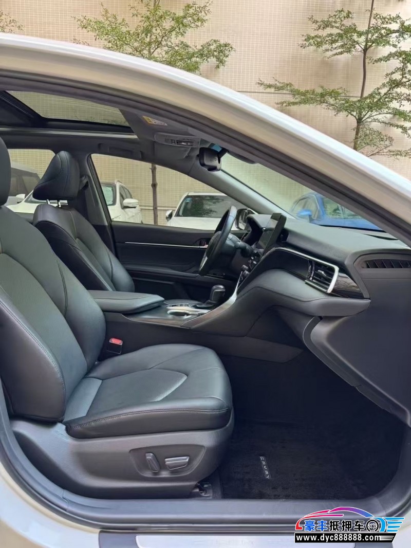 22年丰田凯美瑞轿车抵押车出售