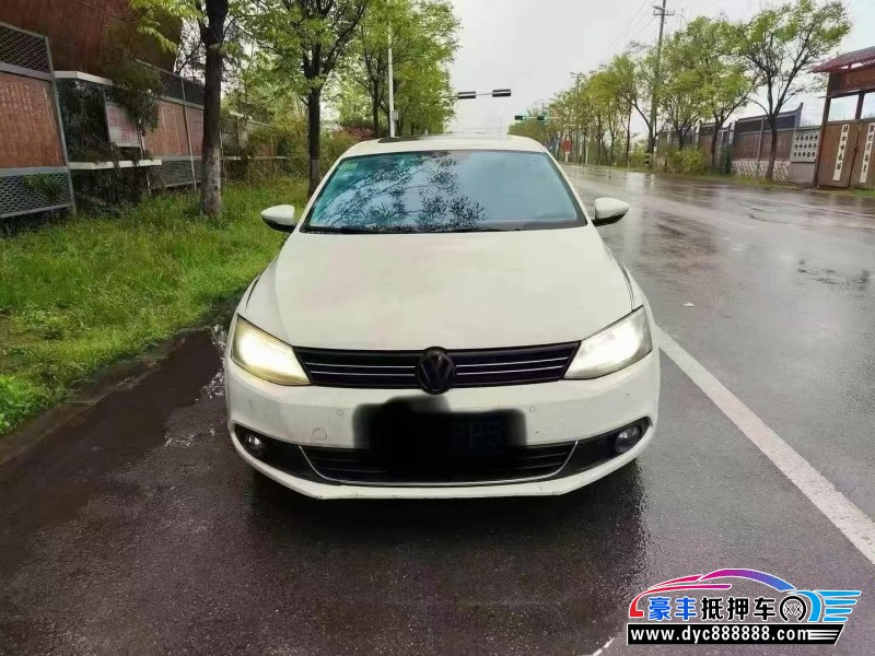 13年大众速腾轿车抵押车出售