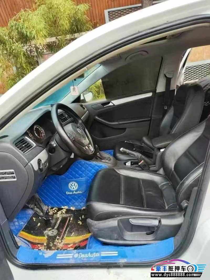 13年大众速腾轿车抵押车出售