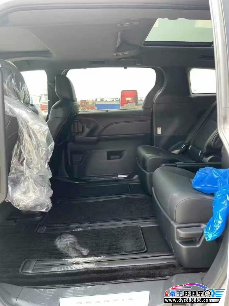 25年丰田格瑞维亚轿车抵押车出售