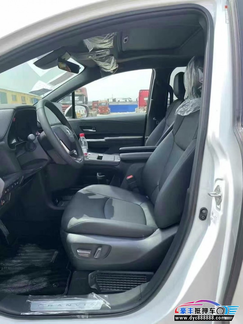 25年丰田格瑞维亚轿车抵押车出售