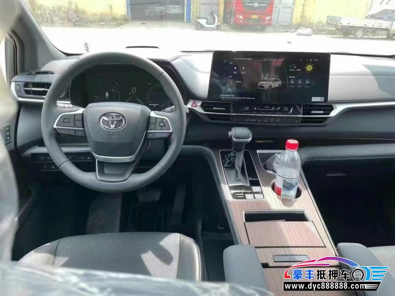 25年丰田格瑞维亚轿车抵押车出售