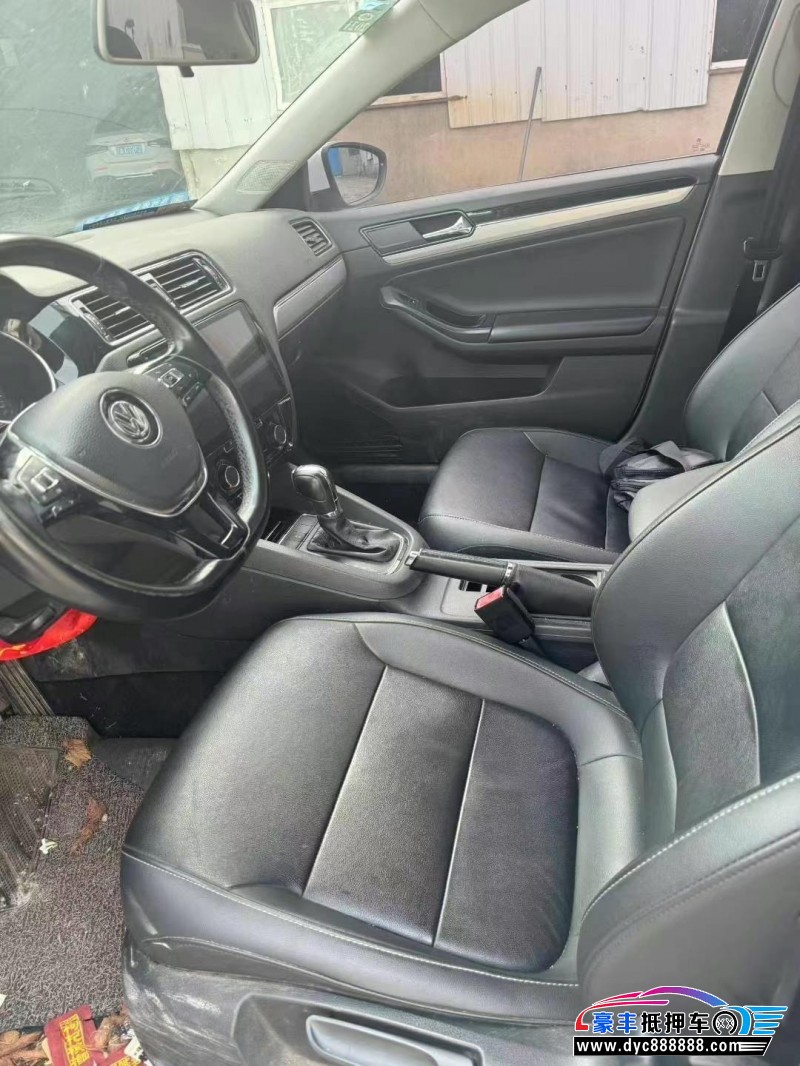 19年大众速腾轿车抵押车出售