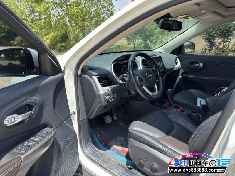 18年Jeep自由光SUV抵押车出售