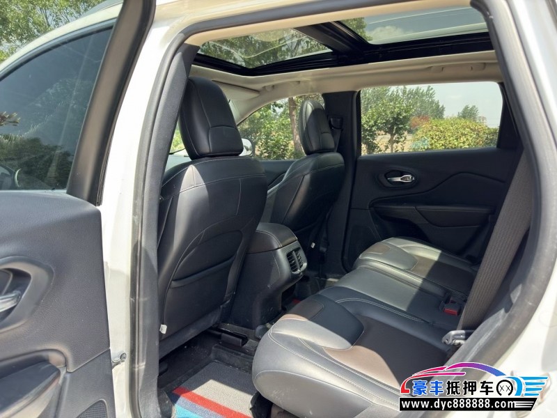 18年Jeep自由光SUV抵押车出售