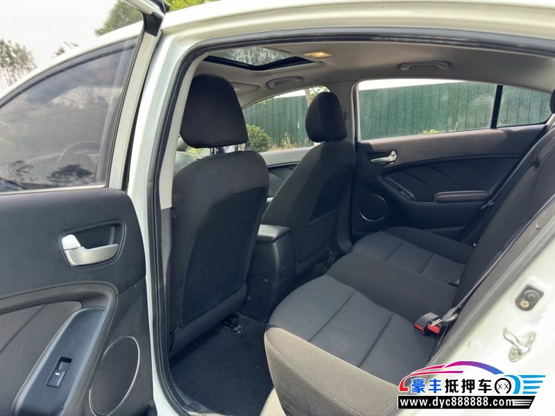 16年起亚K3轿车抵押车出售