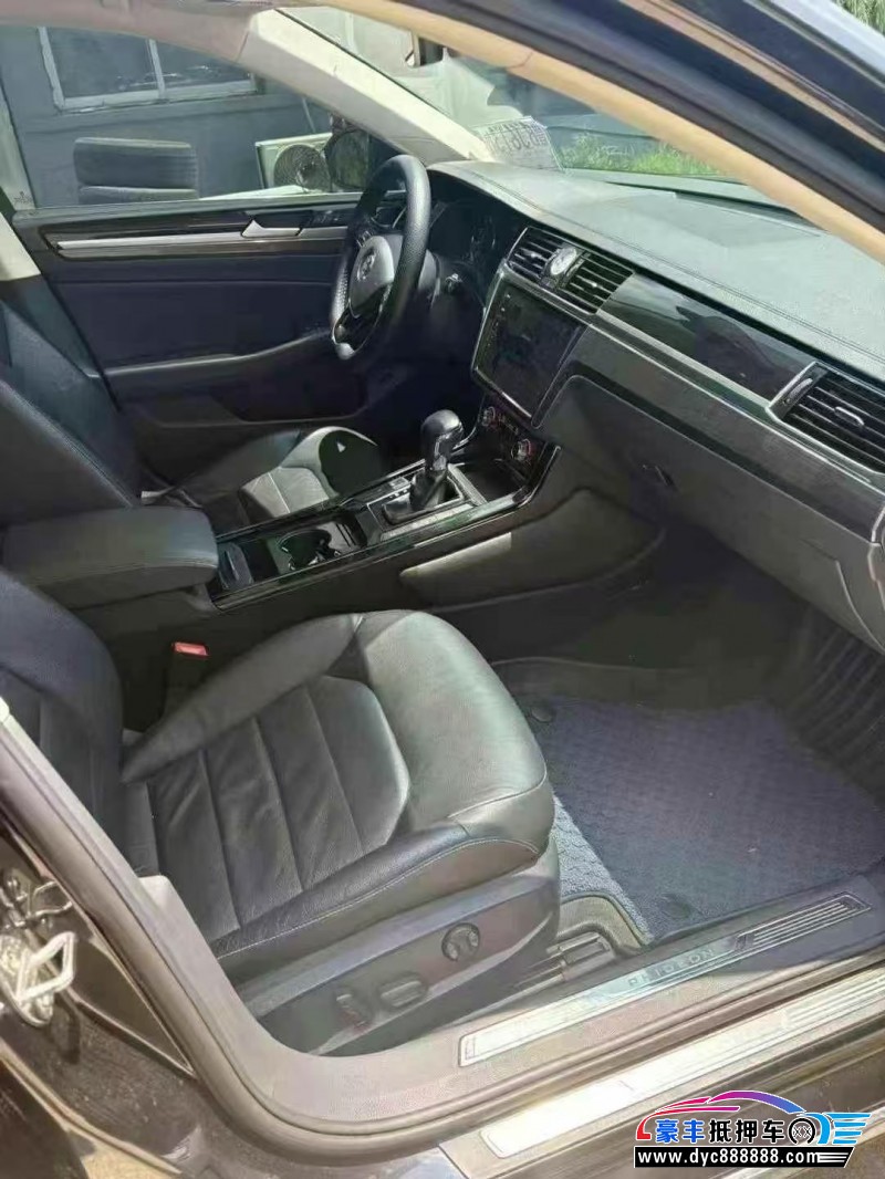 18年大众辉昂轿车抵押车出售