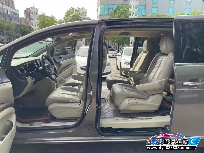 17年别克GL8轿车抵押车出售