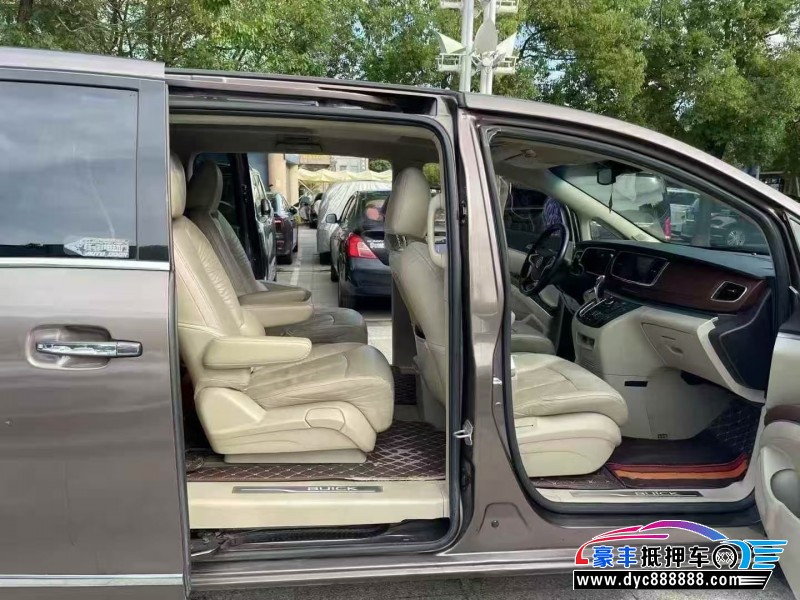 17年别克GL8轿车抵押车出售