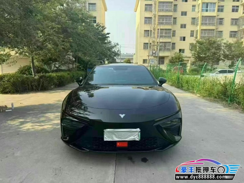 抵押车出售24年哪吒S轿车