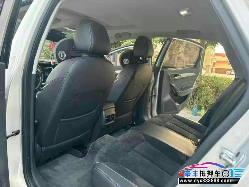 17年荣威ei6轿车抵押车出售