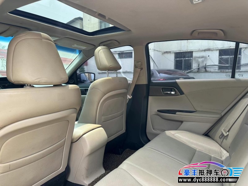 14年本田雅阁轿车抵押车出售