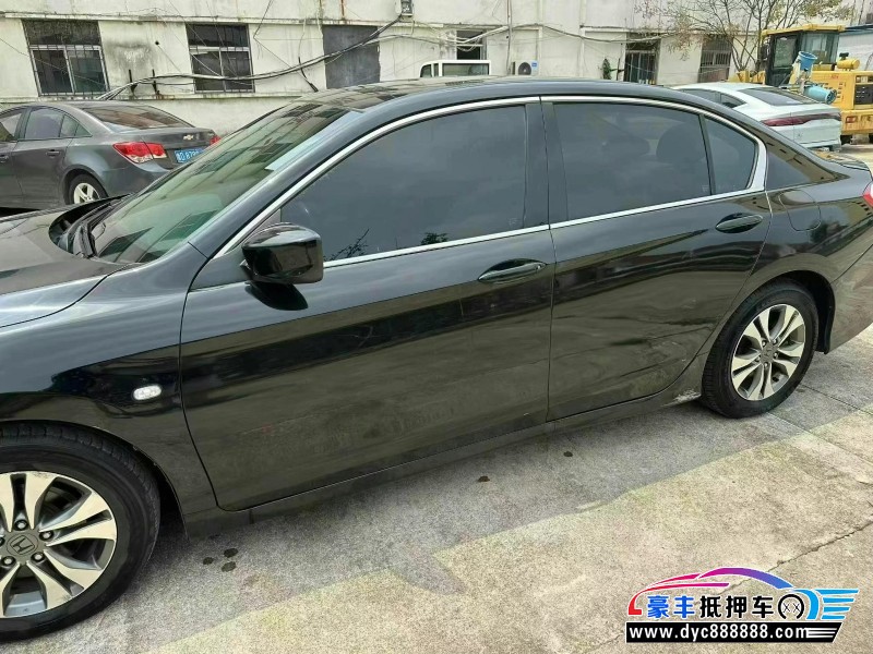 14年本田雅阁轿车抵押车出售