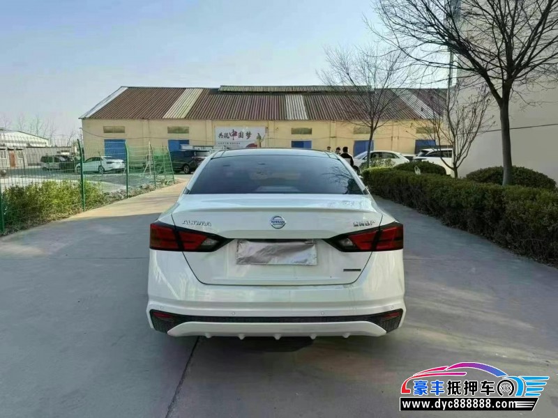 22年日产天籁轿车抵押车出售