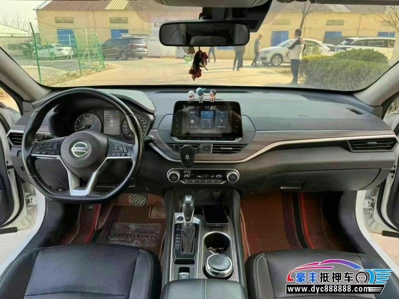 22年日产天籁轿车抵押车出售