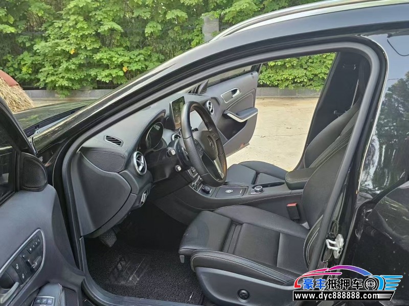 16年奔驰GLA轿车抵押车出售