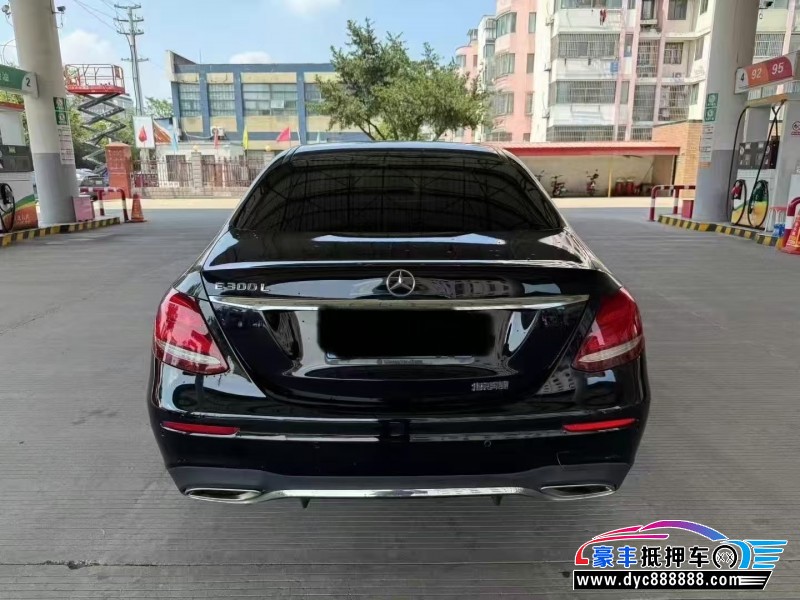17年奔驰E轿车抵押车出售