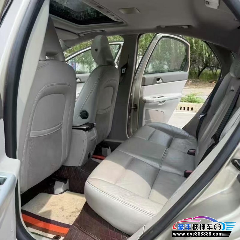 12年沃尔沃S40轿车抵押车出售