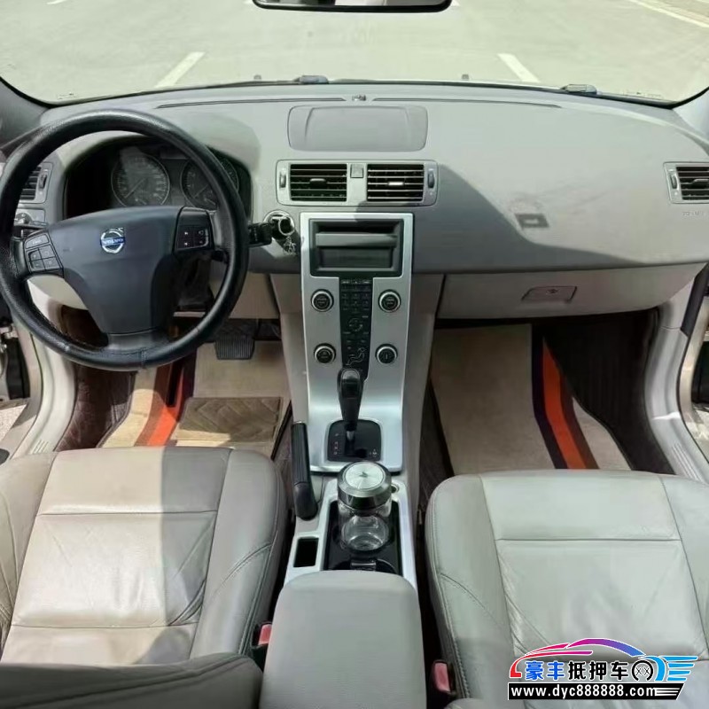 12年沃尔沃S40轿车抵押车出售