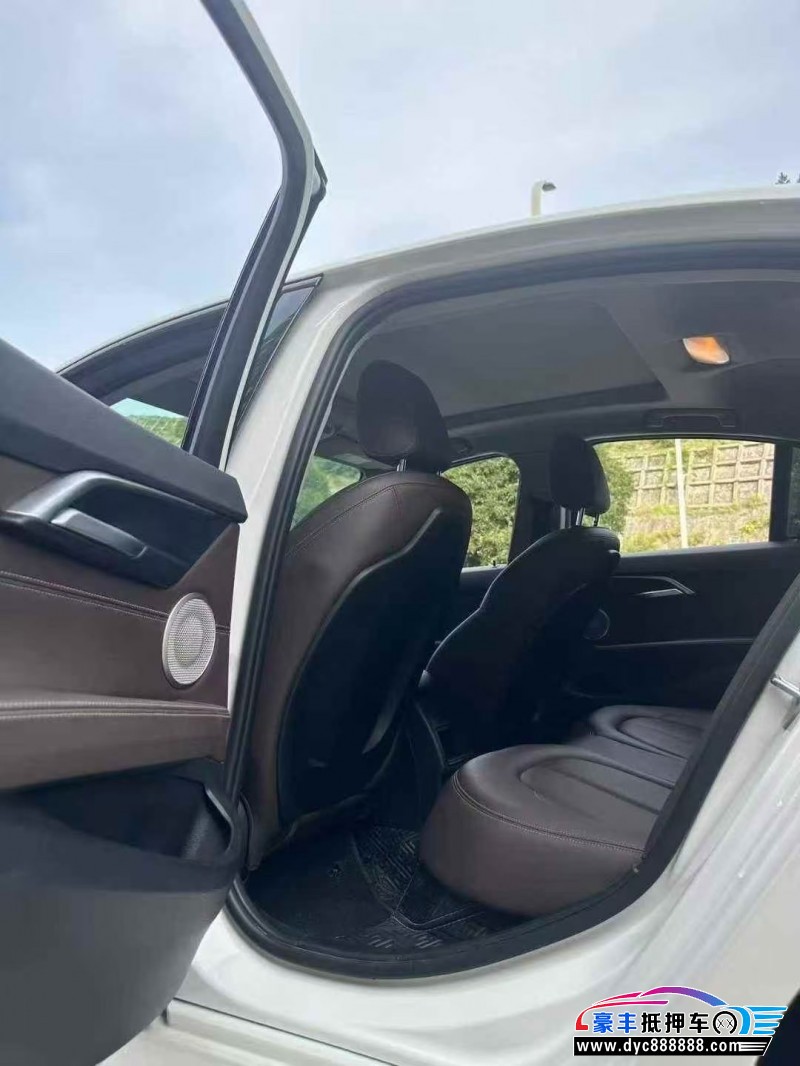 23年宝马1系轿车抵押车出售