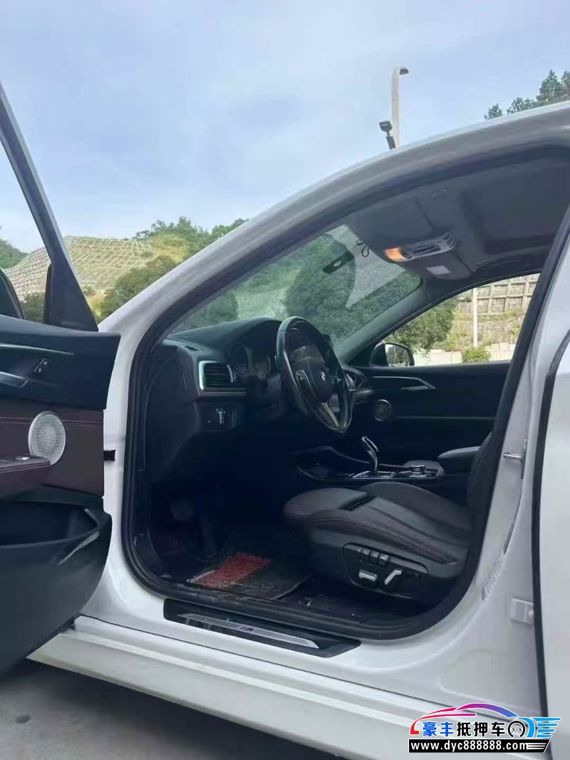 23年宝马1系轿车抵押车出售