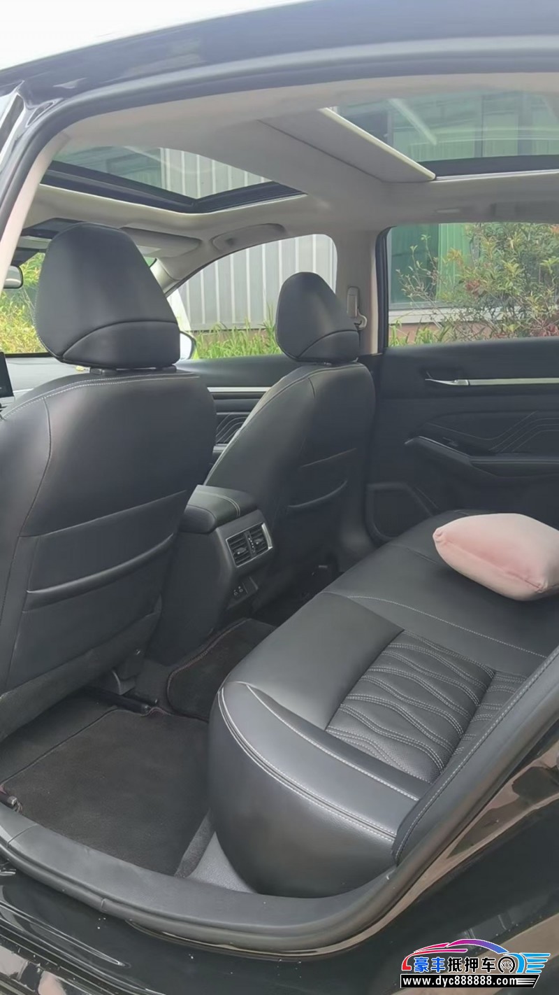 23年日产天籁轿车抵押车出售