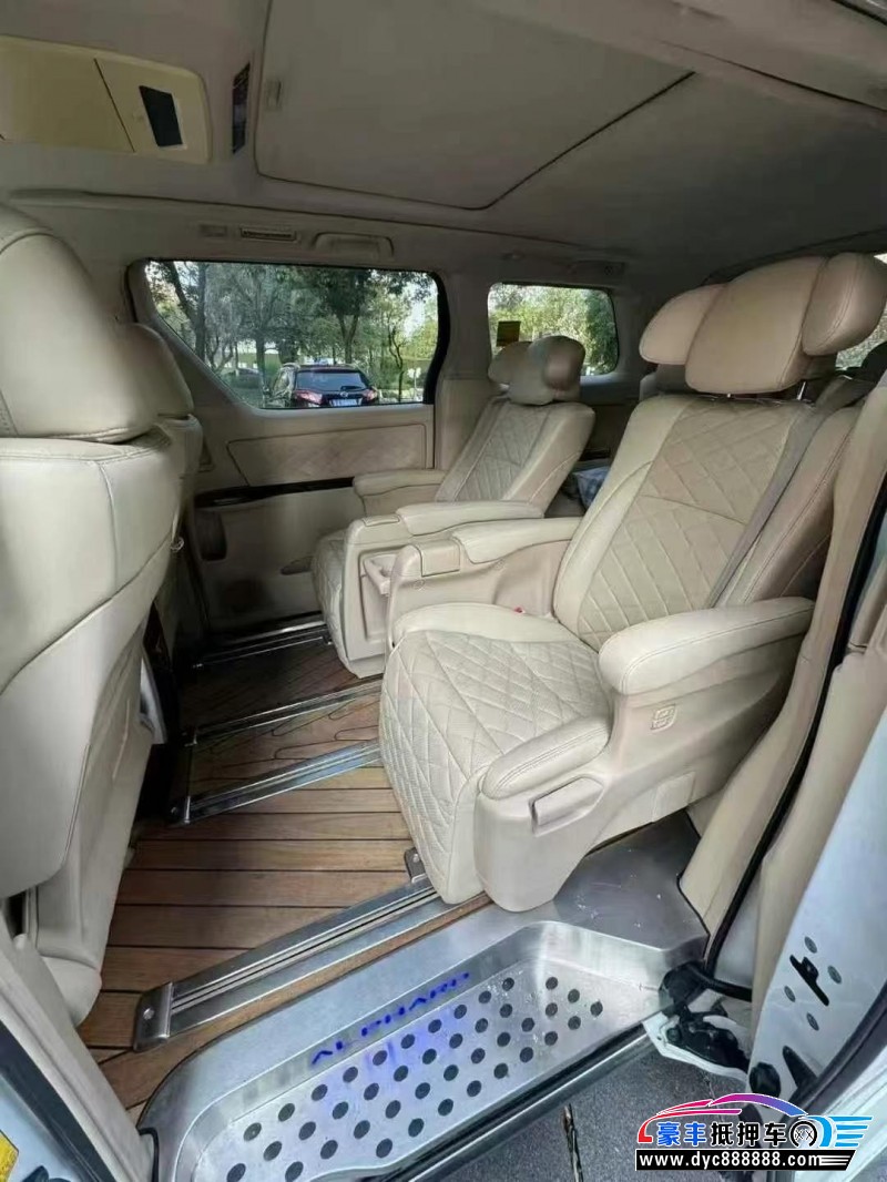 11年丰田埃尔法轿车抵押车出售