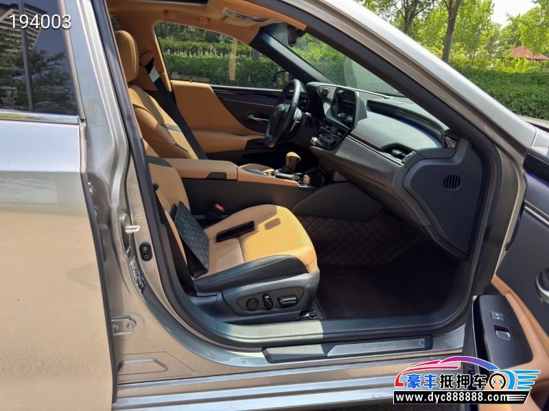 22年雷克萨斯ES轿车抵押车出售