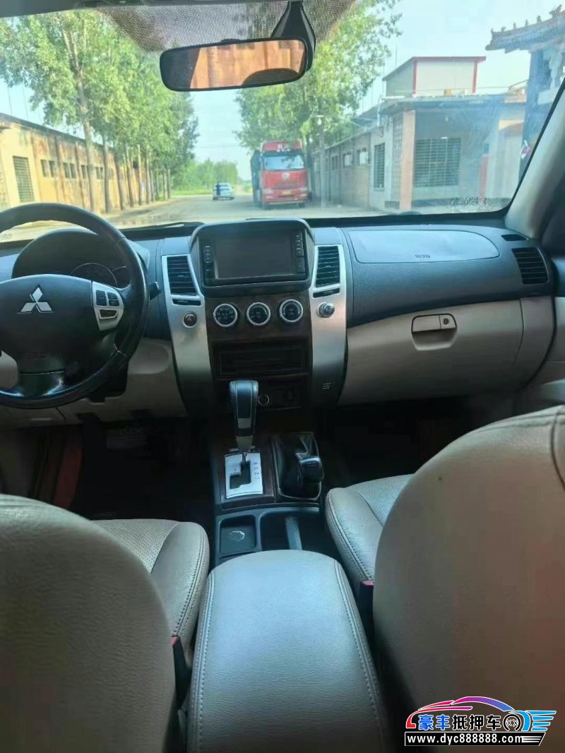 16年三菱帕杰罗轿车抵押车出售