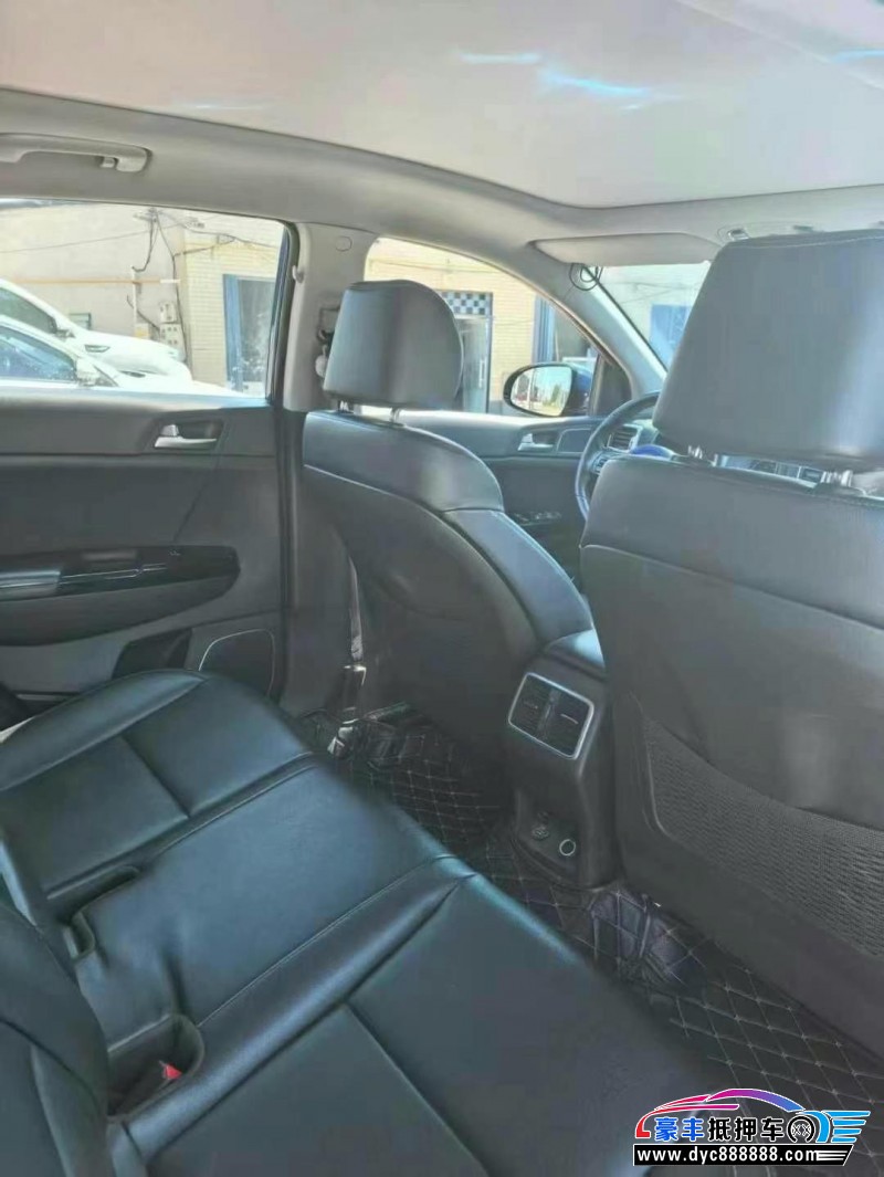 16年起亚KX5轿车抵押车出售