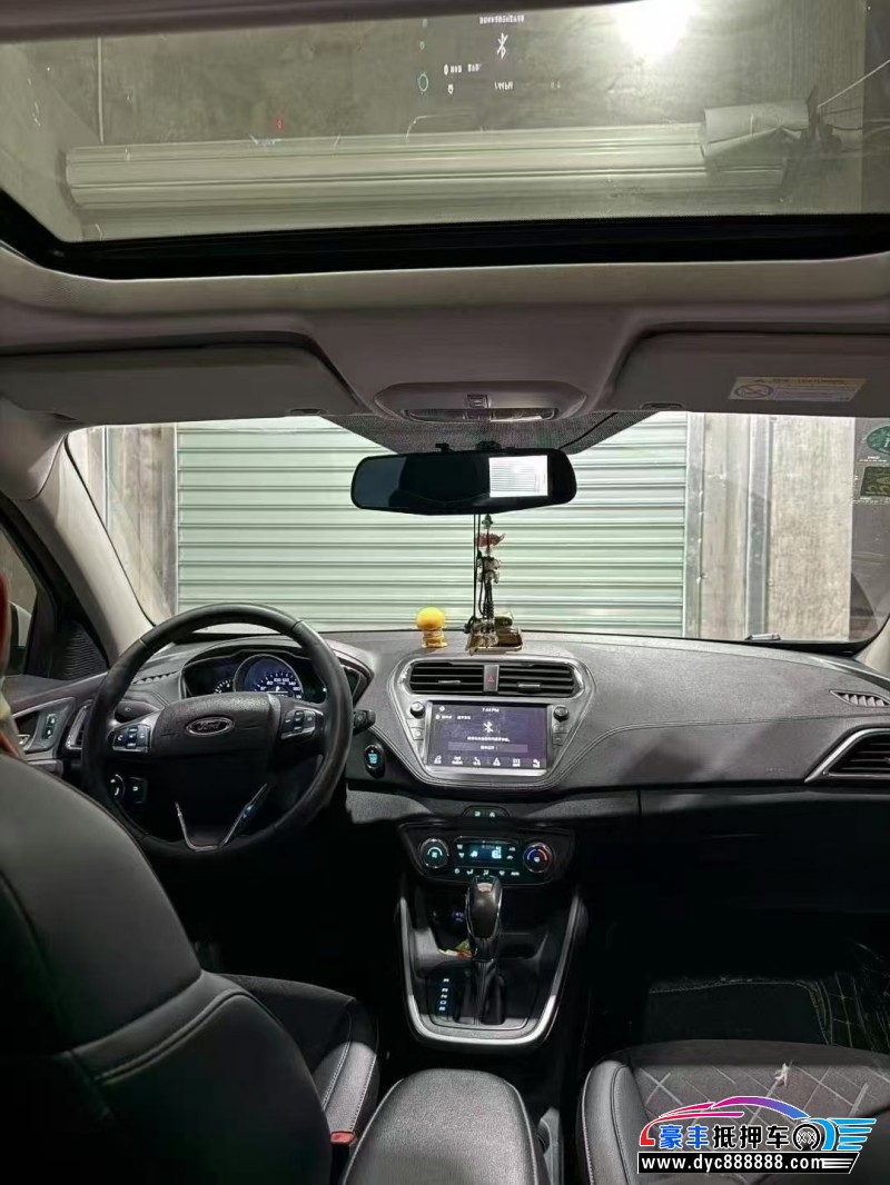 20年福特福睿斯轿车抵押车出售