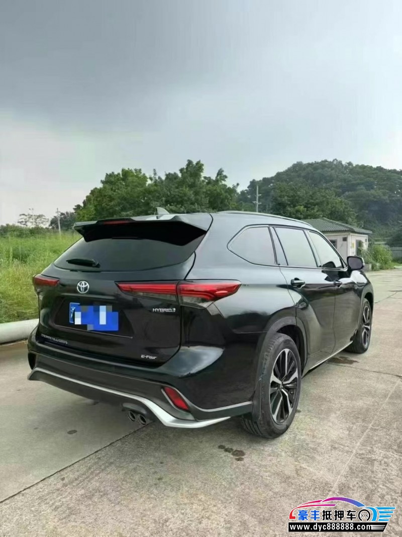 23年丰田皇冠轿车抵押车出售