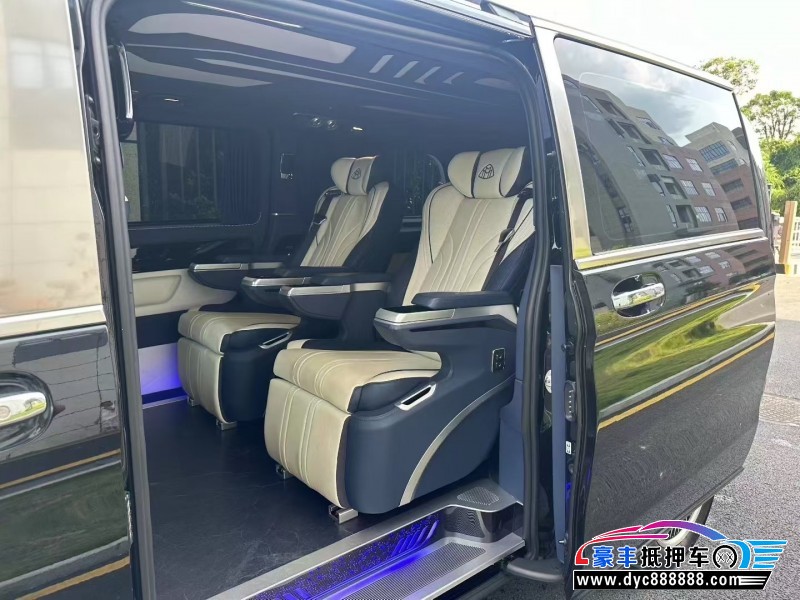 24年奔驰威霆轿车抵押车出售