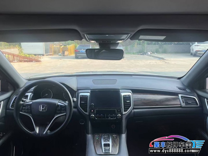 17年本田UR-V轿车抵押车出售