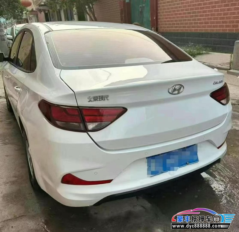 17年现代悦动轿车抵押车出售