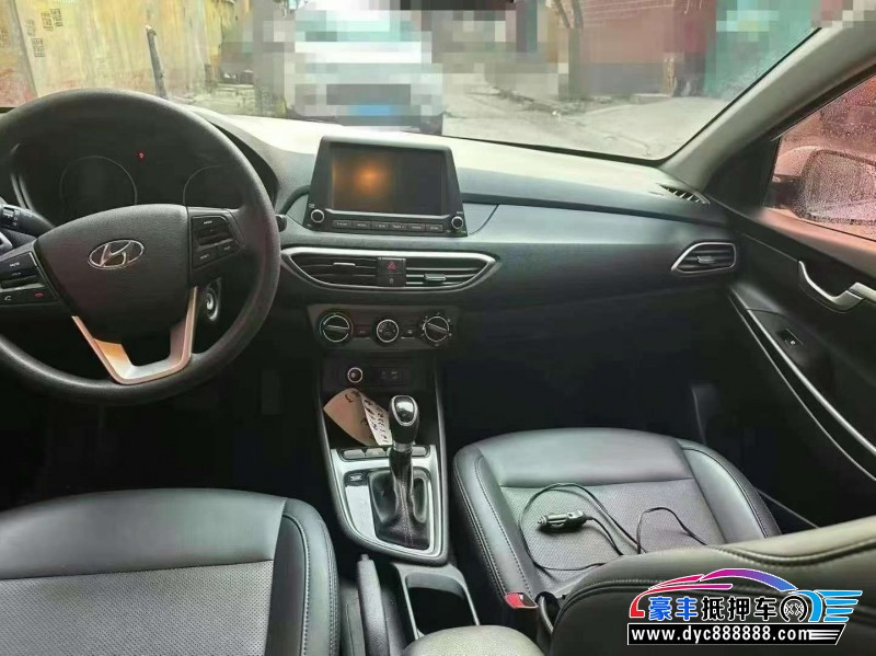 17年现代悦动轿车抵押车出售