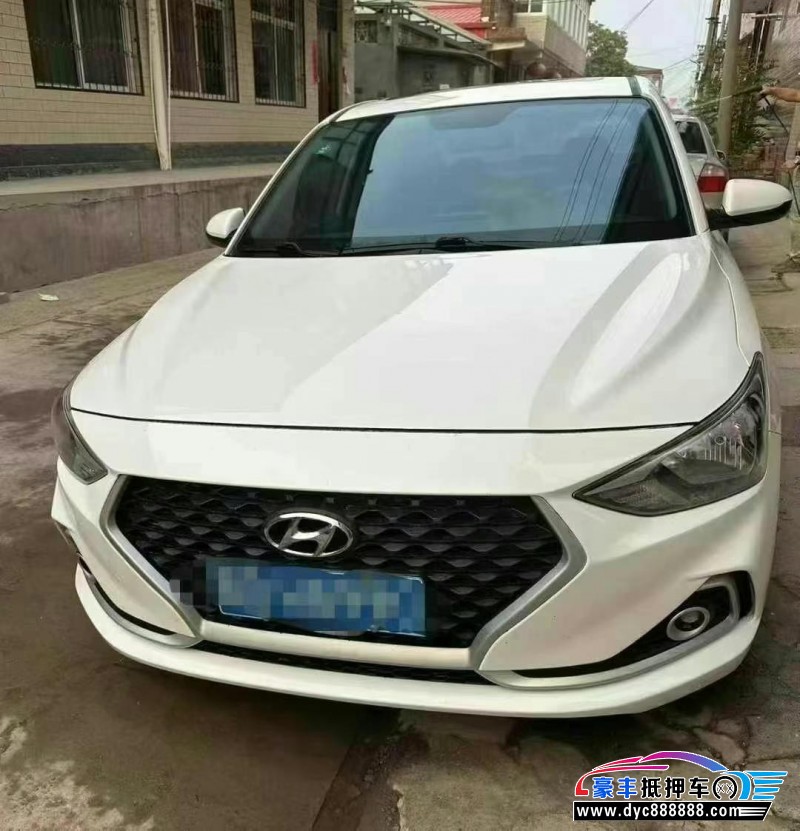 17年现代悦动轿车抵押车出售