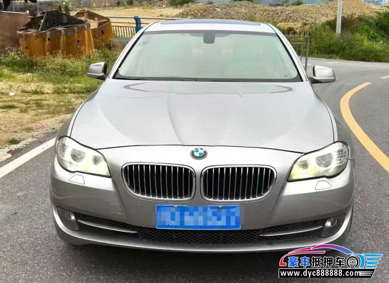 抵押车出售13年宝马5系轿车