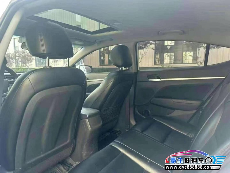 17年现代领动轿车抵押车出售