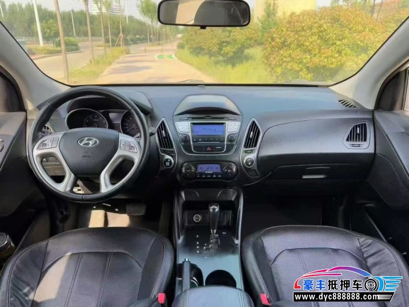 14年现代ix35轿车抵押车出售